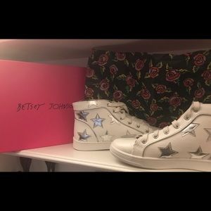 Betsy Johnson Flo Silver Star Sneakers
